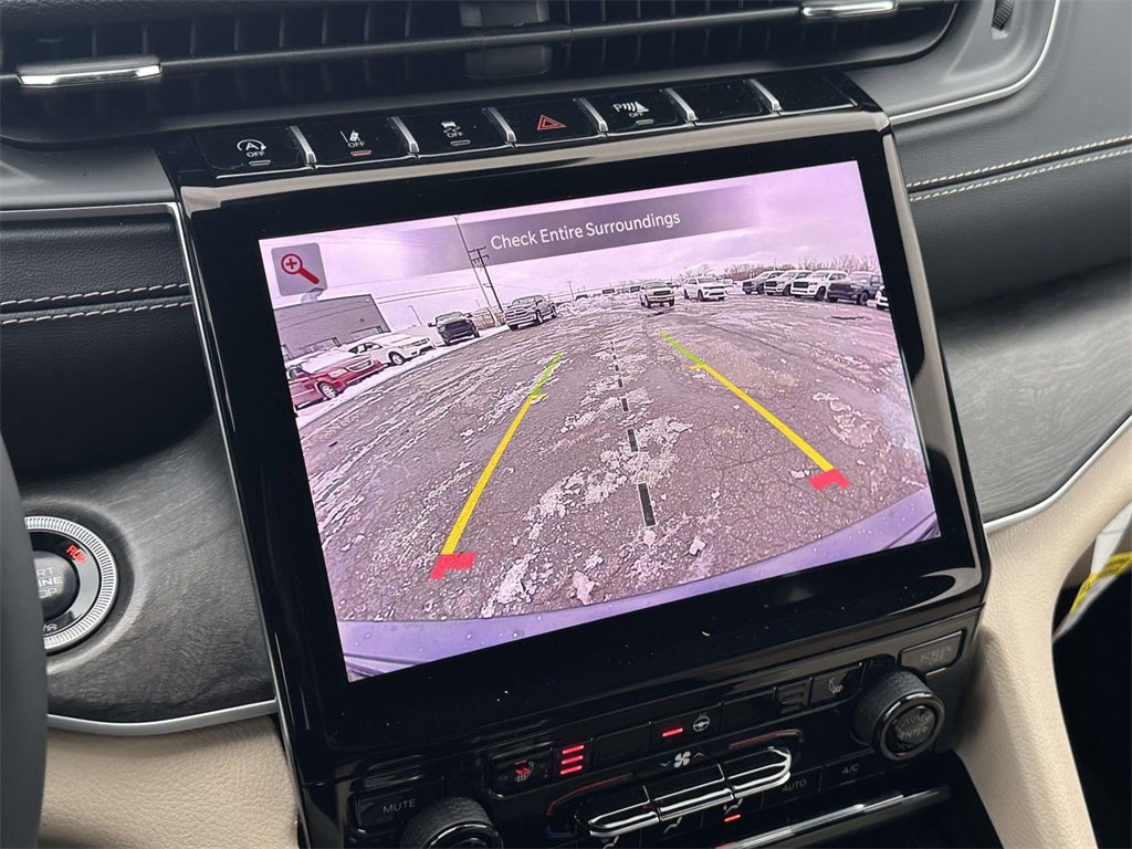 Used 2024 Jeep Grand Cherokee Limited image 24