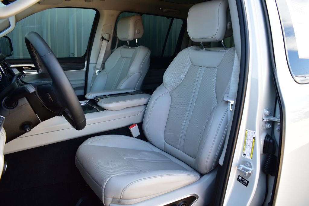 Used 2022 Jeep Wagoneer Series III w/ Premium Group I image 20