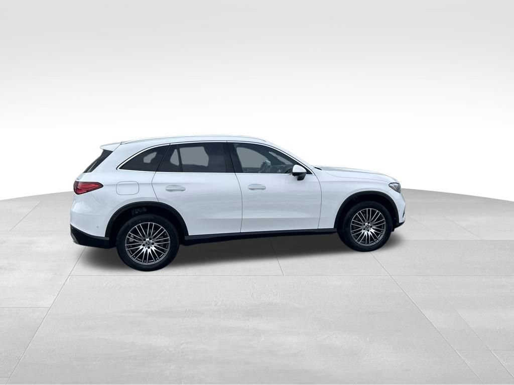 Used 2025 Mercedes-Benz GLC 300 4MATIC image 6