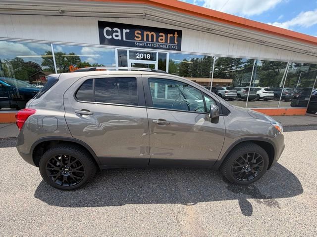 Used 2021 Chevrolet Trax LT w/ Premium Seat Package AWD/4WD image 8