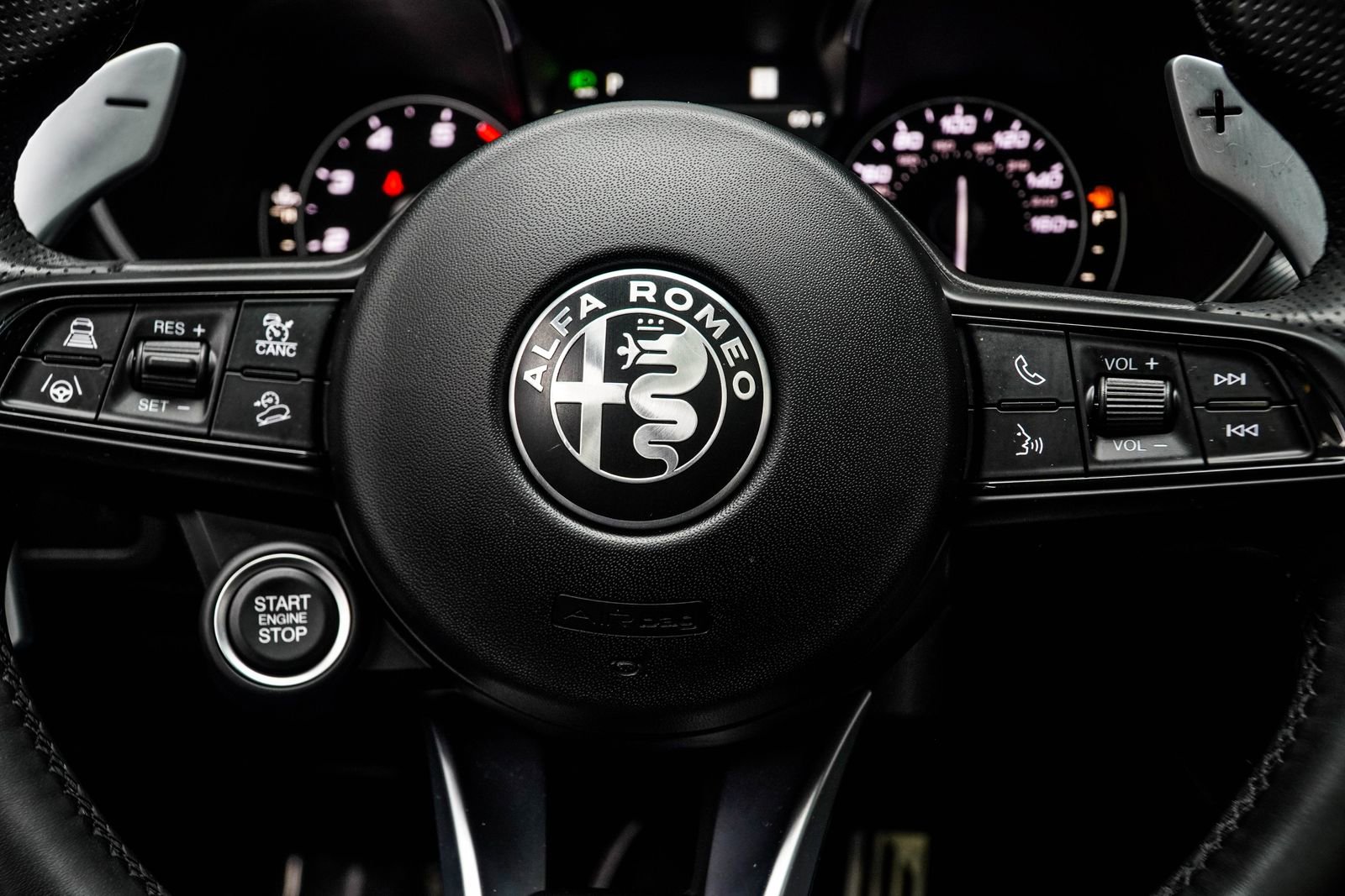Used 2023 Alfa Romeo Stelvio Veloce AWD/4WD image 29
