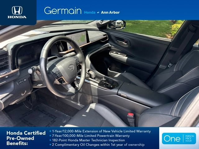 Used 2024 Toyota Crown Platinum AWD/4WD image 17