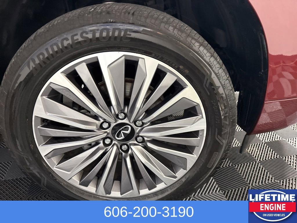 Used 2025 INFINITI QX80 Sensory image 4