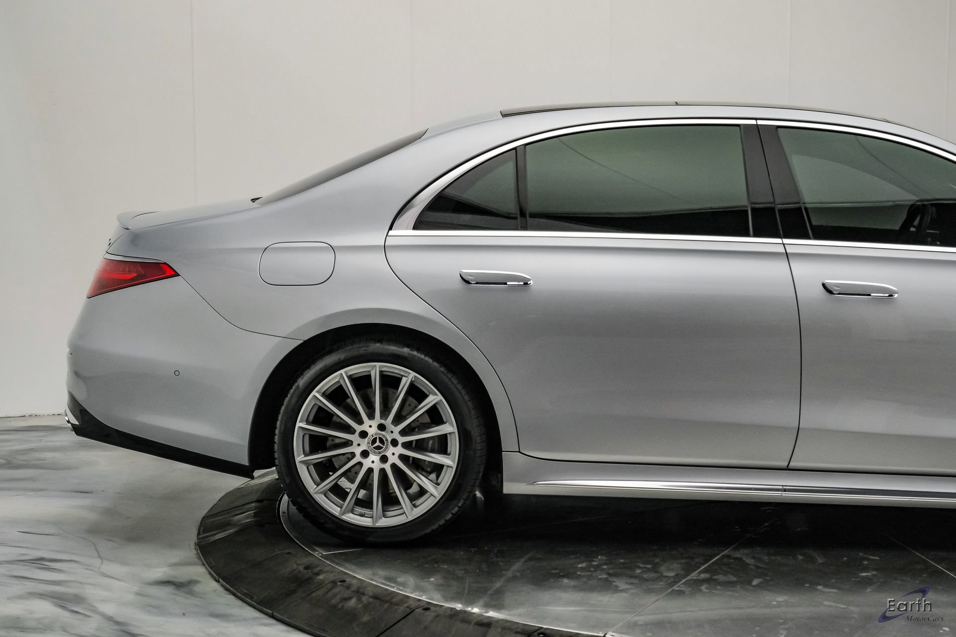 Used 2022 Mercedes-Benz S 580 4MATIC Sedan w/ AMG Line Package image 27