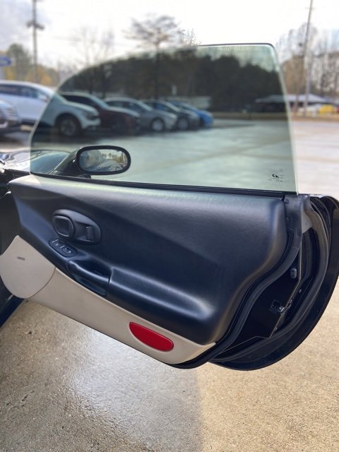 Used 2004 Chevrolet Corvette Convertible w/ Preferred Equipment Group image 17