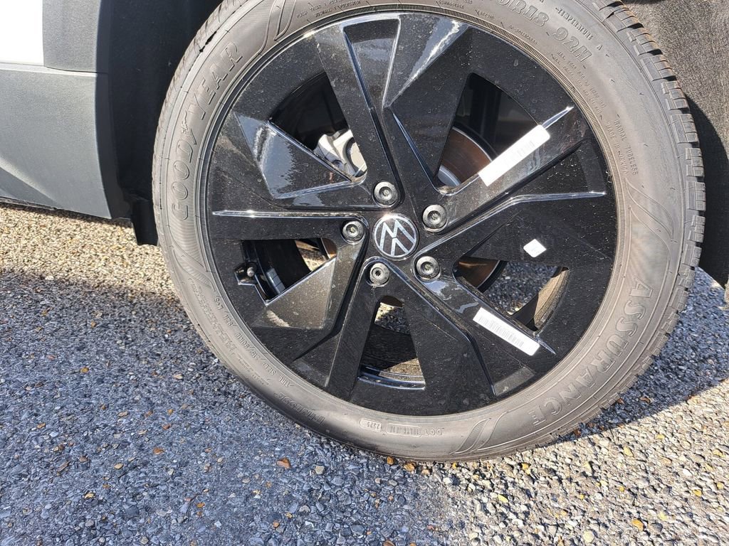 New 2026 Volkswagen Taos SE FWD image 29