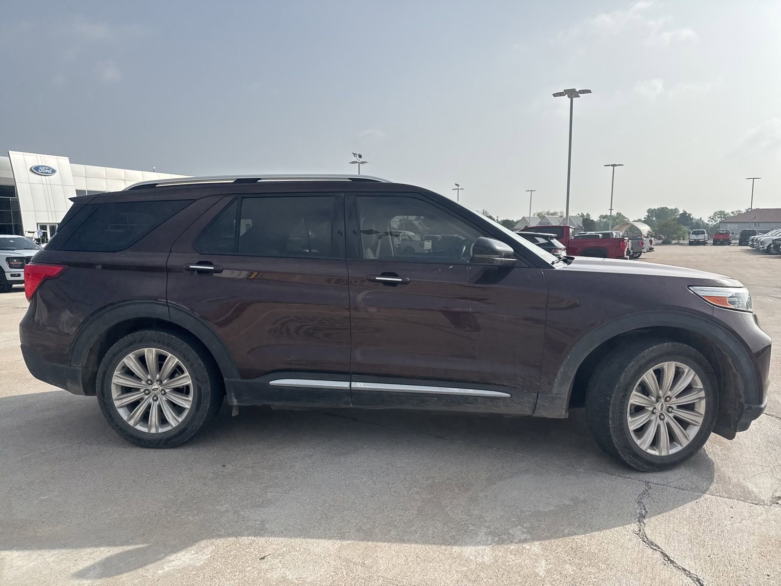 Used 2020 Ford Explorer Limited RWD image 2