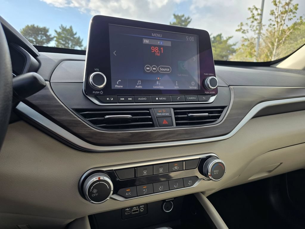 Used 2024 Nissan Altima 2.5 SV FWD image 21