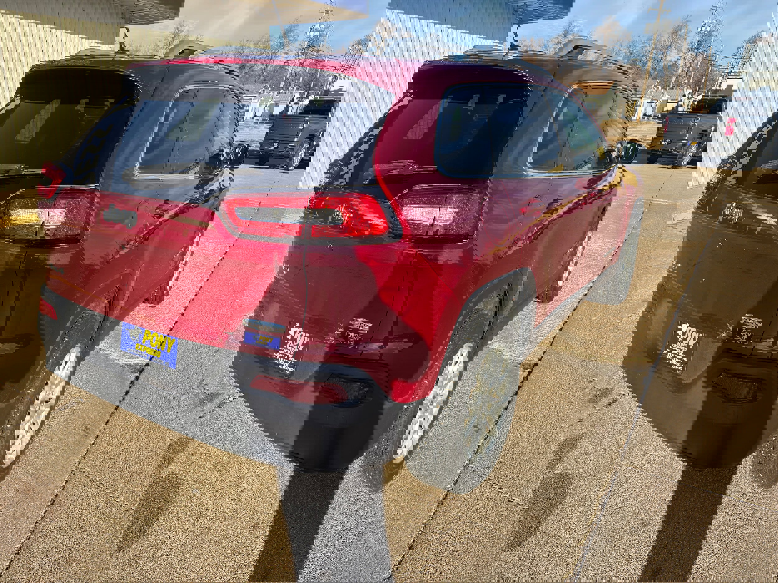 Used 2017 Jeep Cherokee Latitude image 3