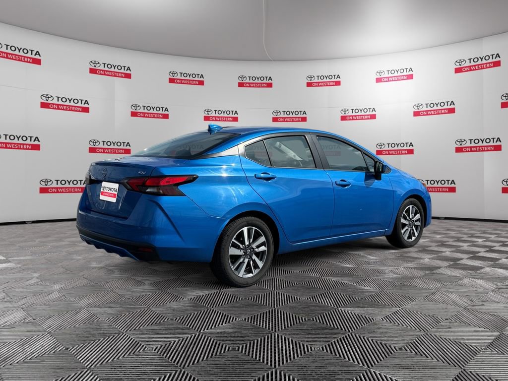 Used 2023 Nissan Versa SV image 3