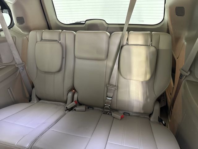 Used 2015 Chrysler Town & Country Touring image 33
