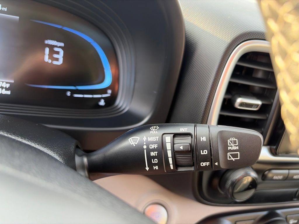 Used 2025 Hyundai Venue SEL FWD image 35