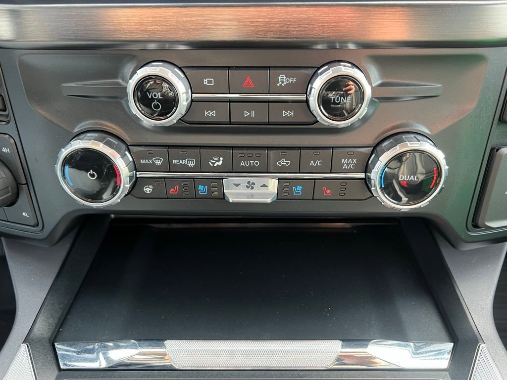 Used 2025 Ford F350 Lariat w/ Lariat Ultimate Package image 31