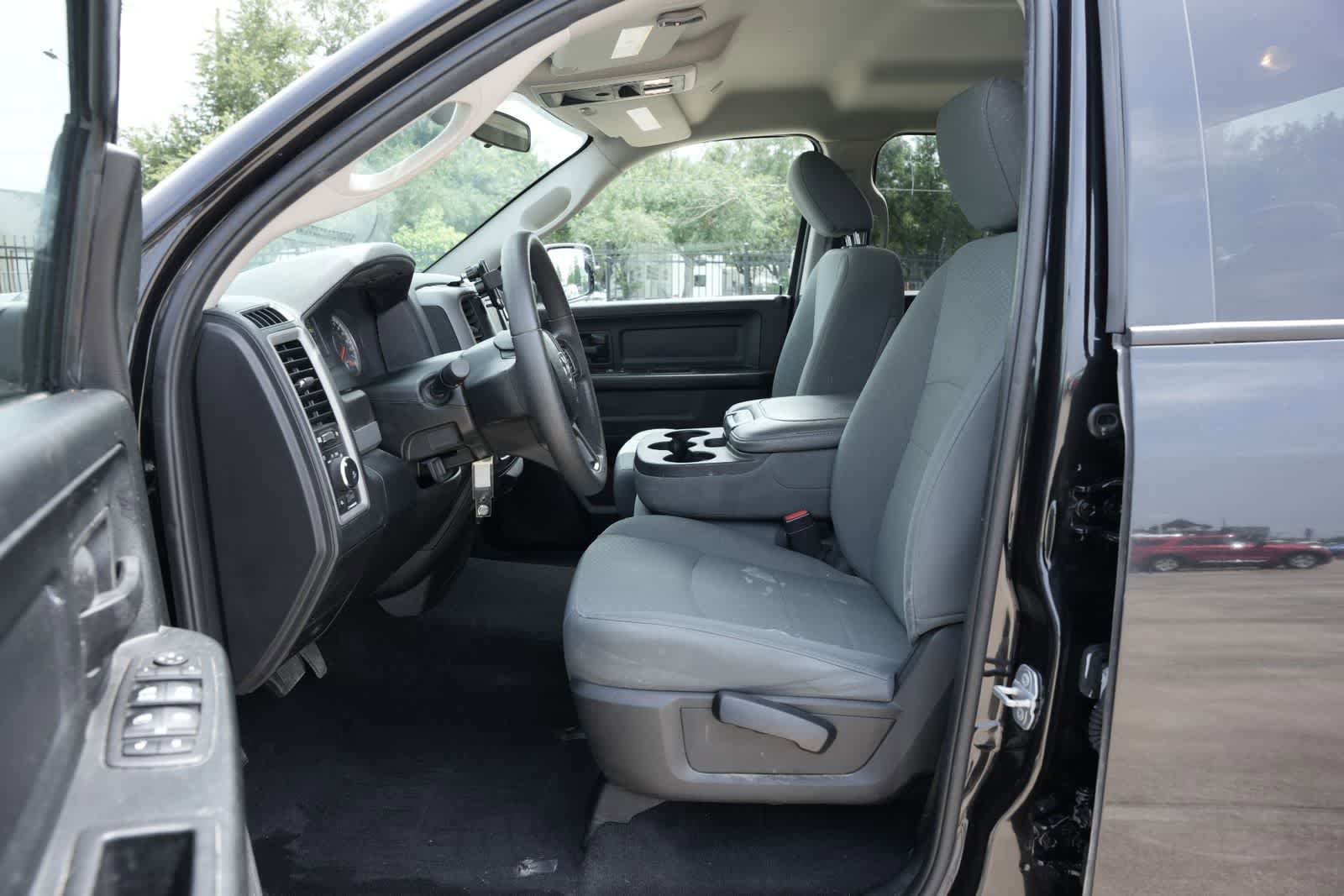 Used 2018 RAM 1500 Express w/ Black Ram 1500 Express Group AWD/4WD image 12