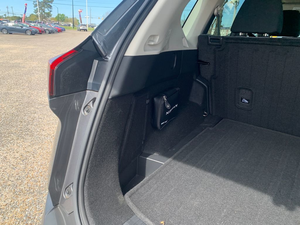 Used 2023 Nissan Rogue SV image 8