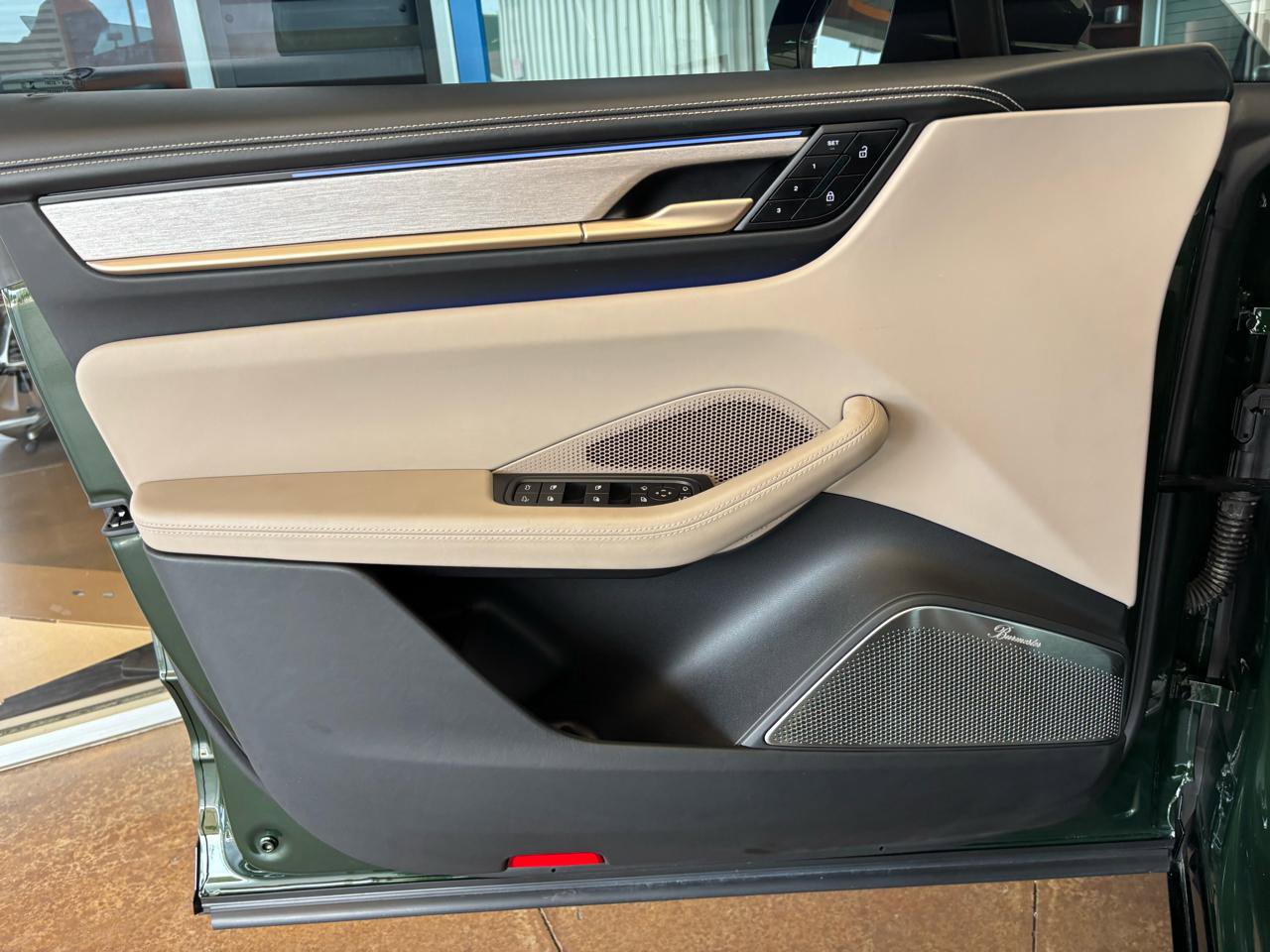 Used 2024 Porsche Macan Turbo Electric image 27