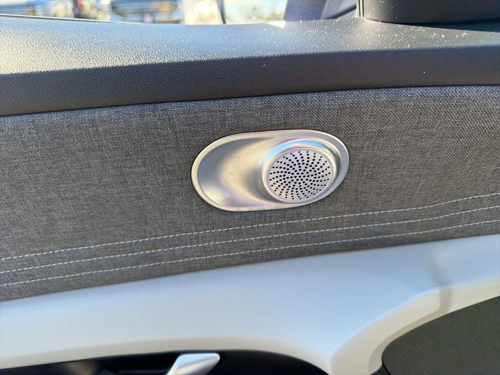 Used 2023 Hyundai Elantra Limited image 15