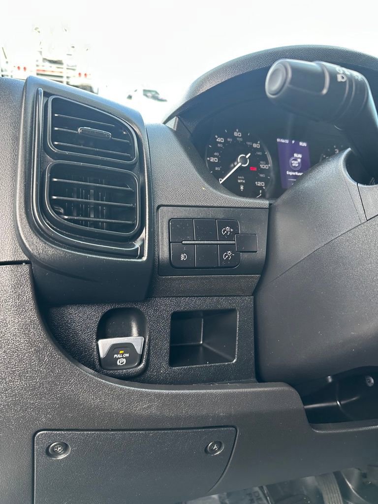 Used 2024 RAM ProMaster 2500 w/ Convenience Group FWD image 13
