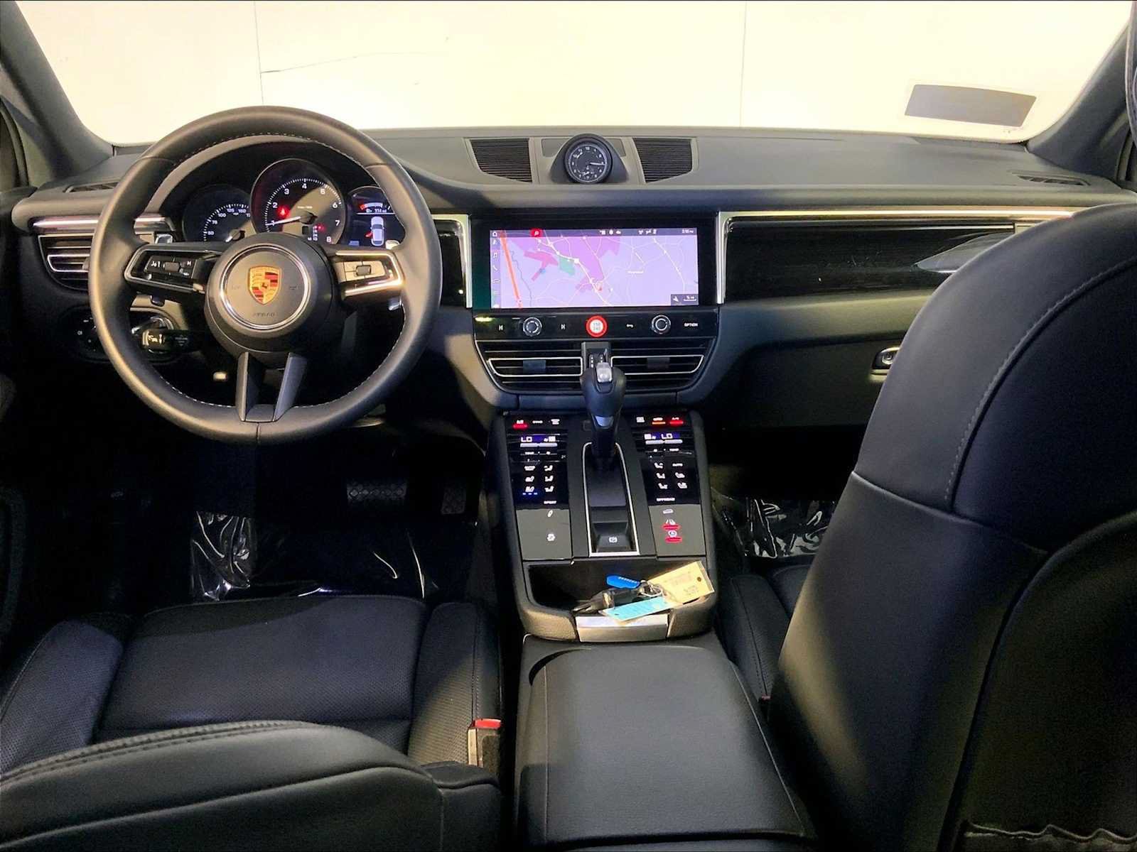 Certified 2024 Porsche Macan AWD/4WD image 14