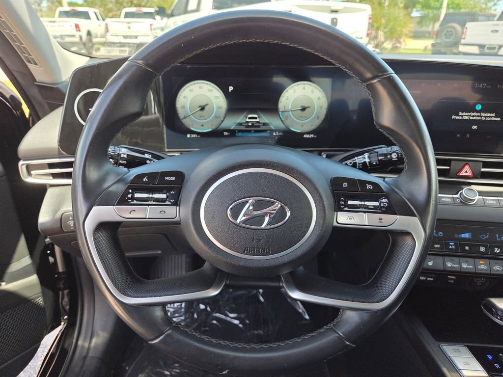 Used 2023 Hyundai Elantra SEL w/ Convenience Package image 25