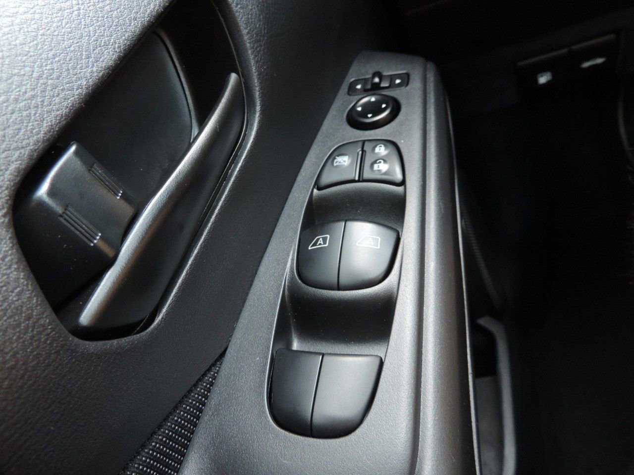 Used 2021 Nissan Kicks S FWD image 23