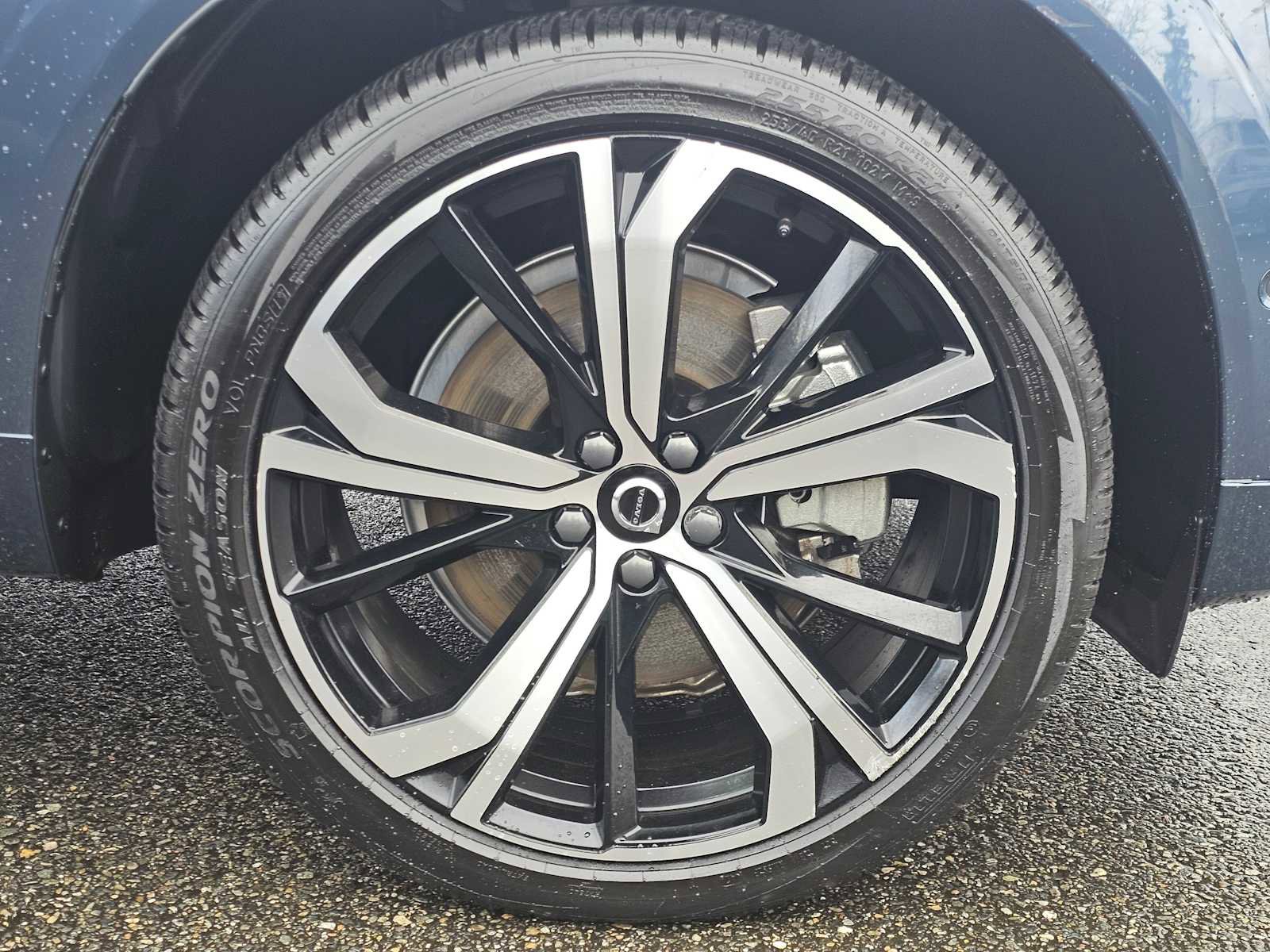 Certified 2025 Volvo XC60 T8 Ultra w/ Protection Package Premier image 9