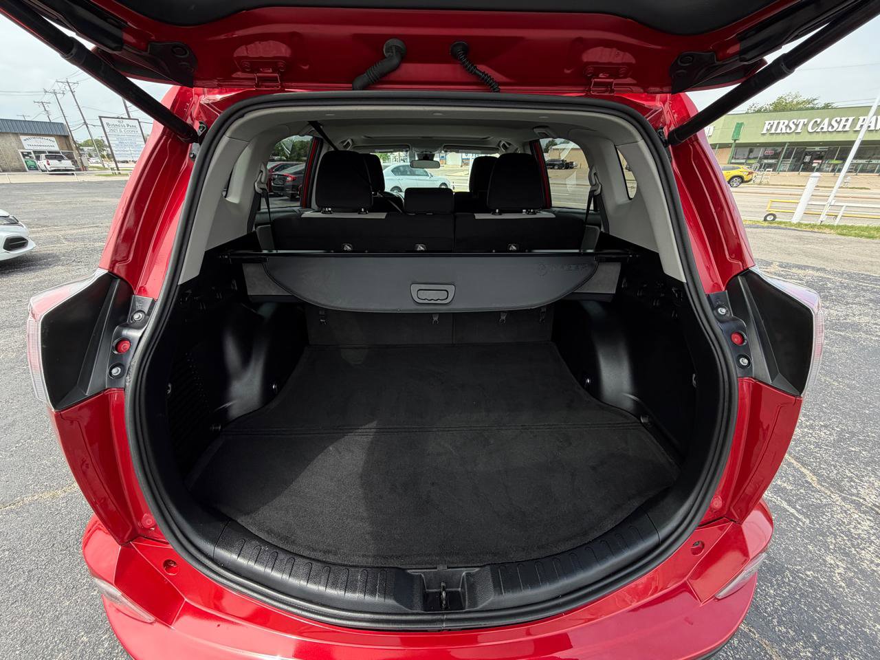 Used 2017 Toyota RAV4 XLE FWD image 21