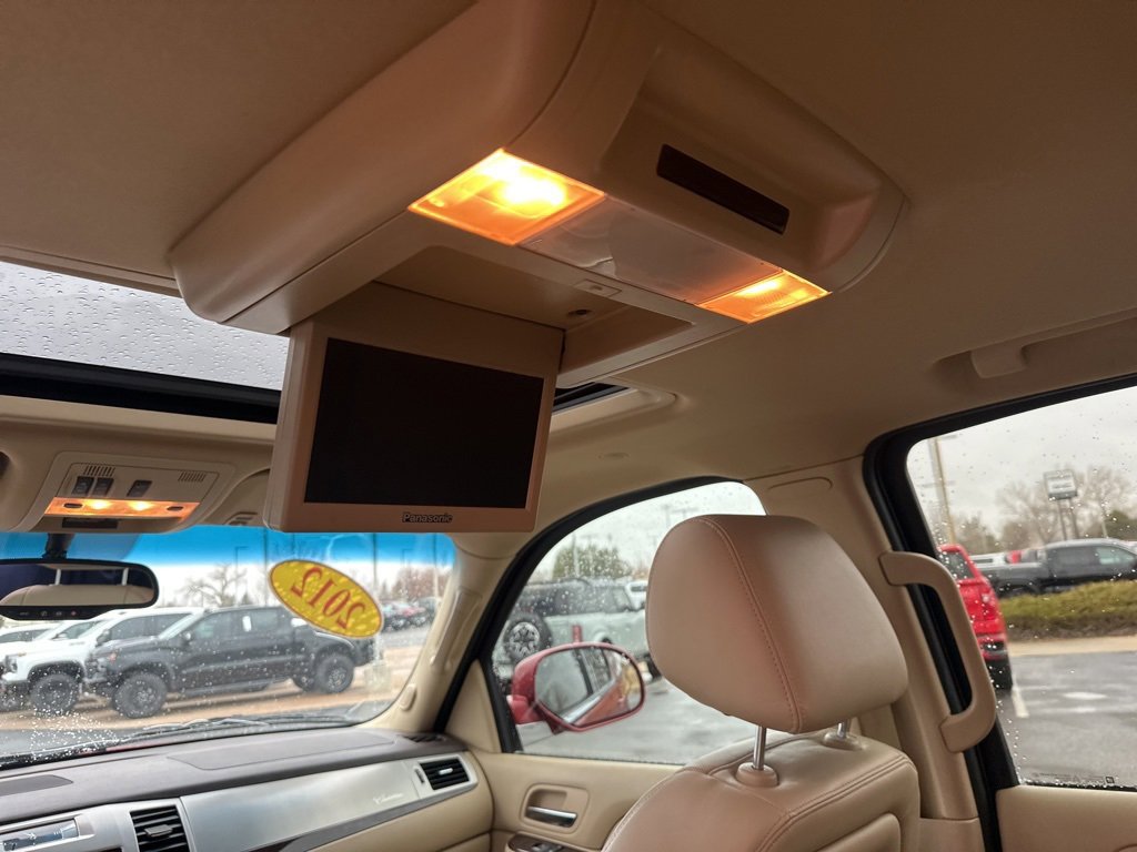 Used 2012 Cadillac Escalade Premium image 25