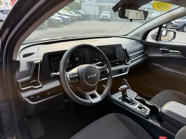 Used 2024 Kia Sportage LX AWD/4WD image 3