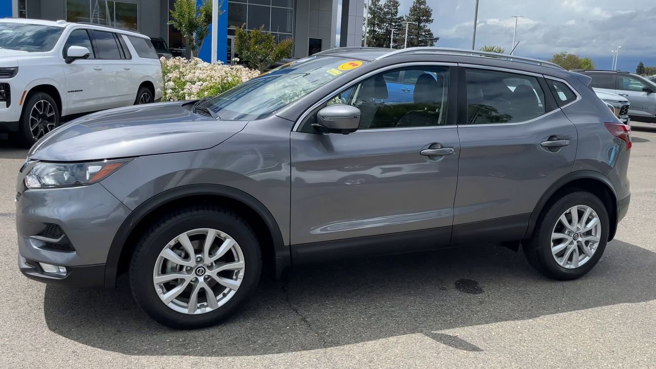Used 2022 Nissan Rogue Sport SV w/ Technology Package AWD/4WD image 3