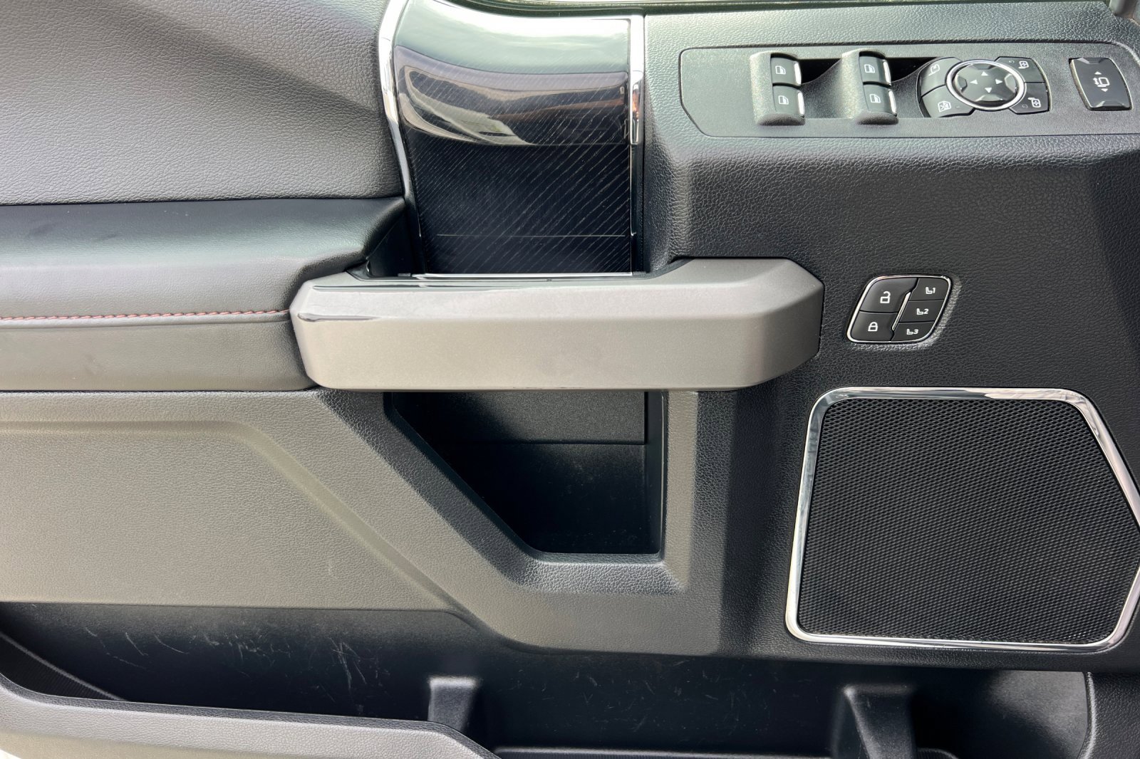 Used 2020 Ford F350 Platinum image 11