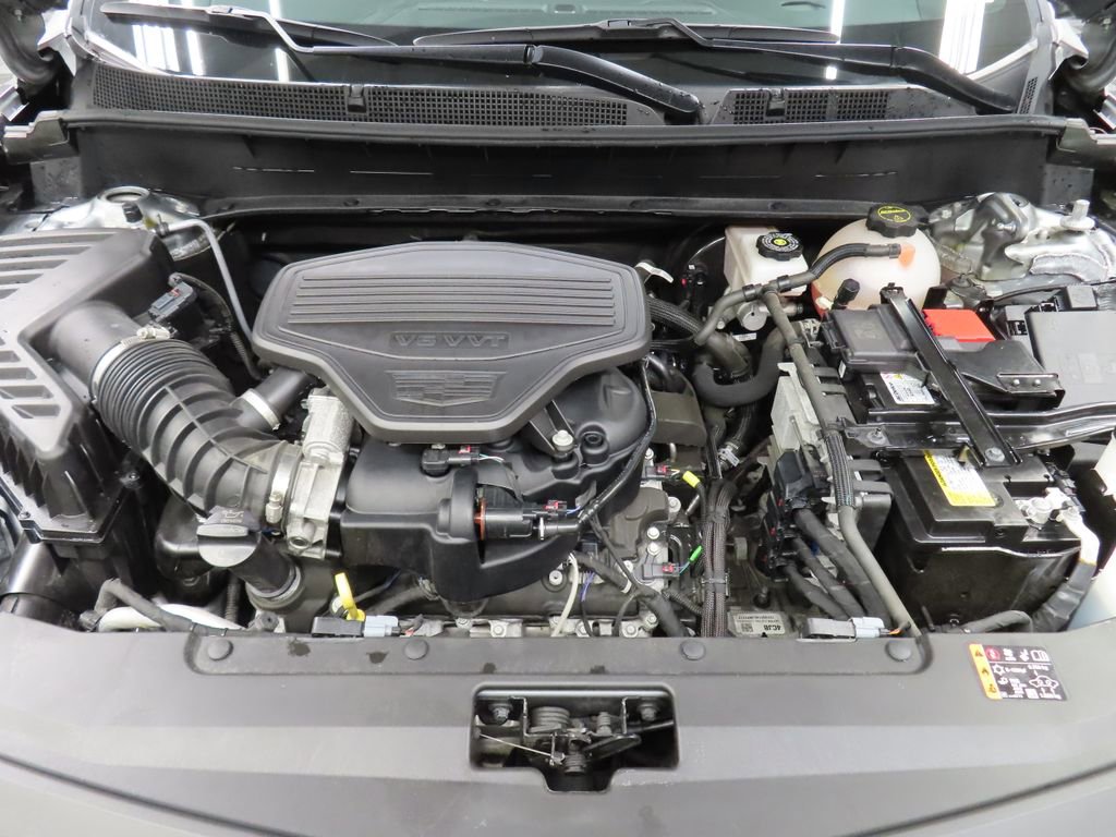 Used 2024 Cadillac XT6 Premium Luxury w/ LPO, Floor Liner Package AWD/4WD image 29