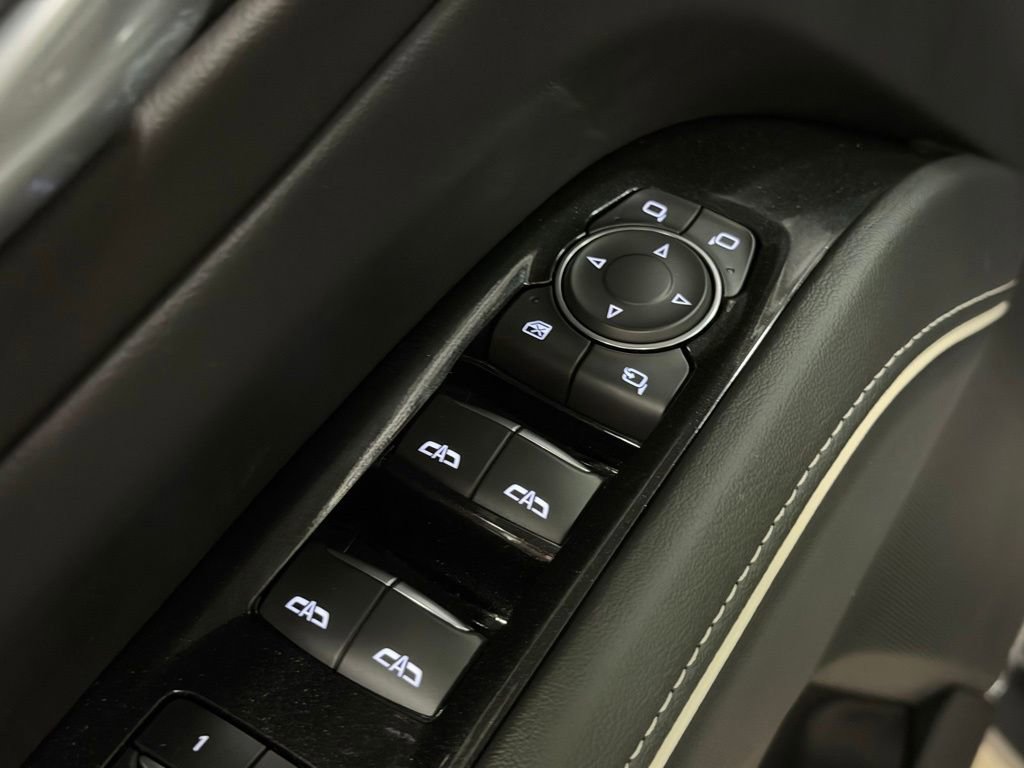 Used 2024 Cadillac Escalade ESV Premium Luxury image 36