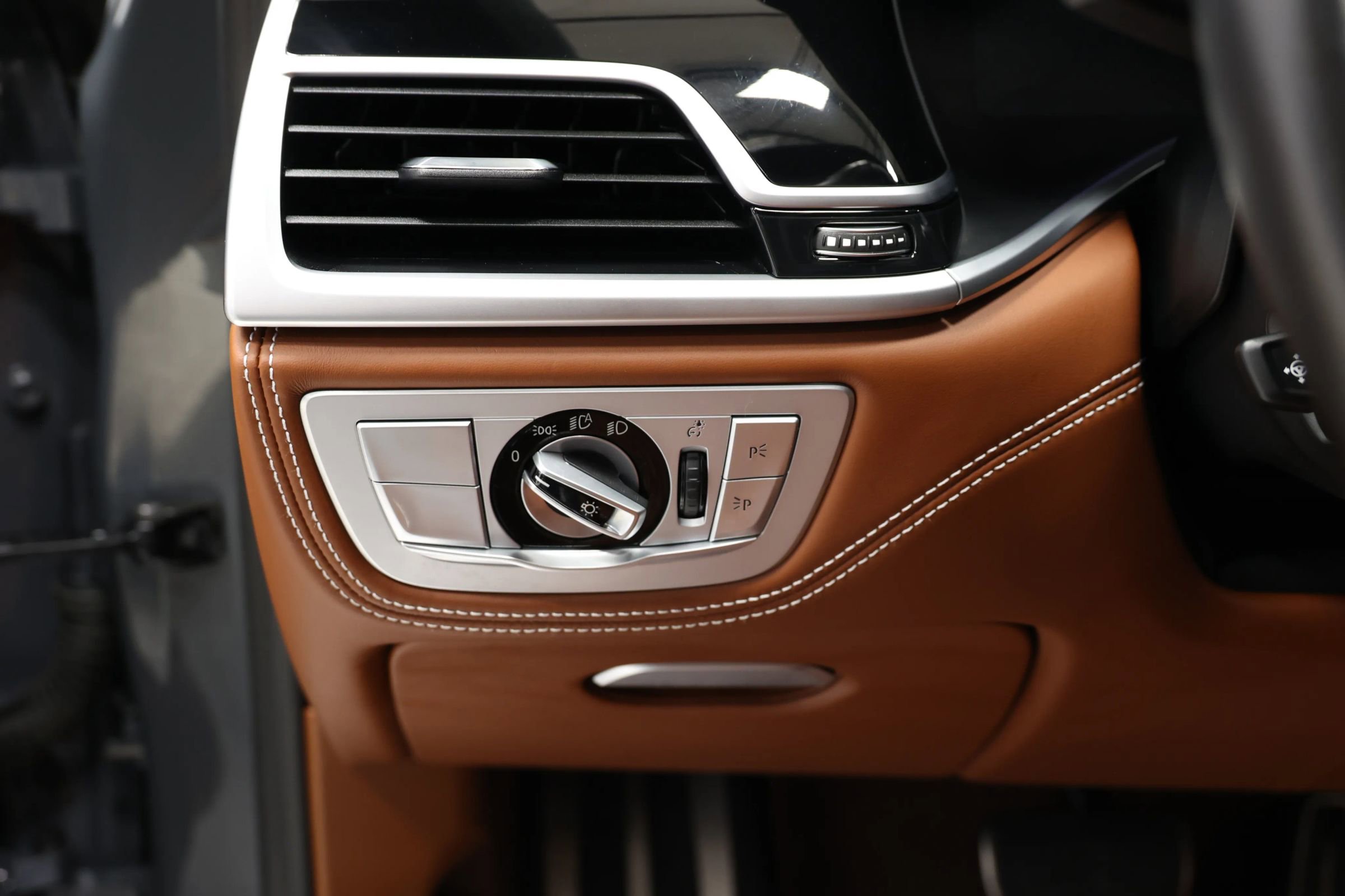 Used 2022 BMW M760i xDrive w/ Luxury Rear Seating Package image 20