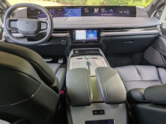 New 2025 Lincoln Navigator Reserve w/ Jet Appearance Package AWD/4WD image 6