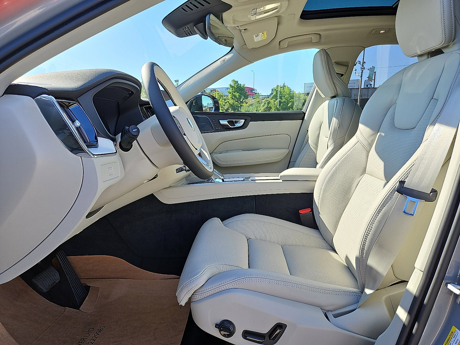 New 2026 Volvo XC60 B5 Ultra w/ Protection Package Premier AWD/4WD image 11