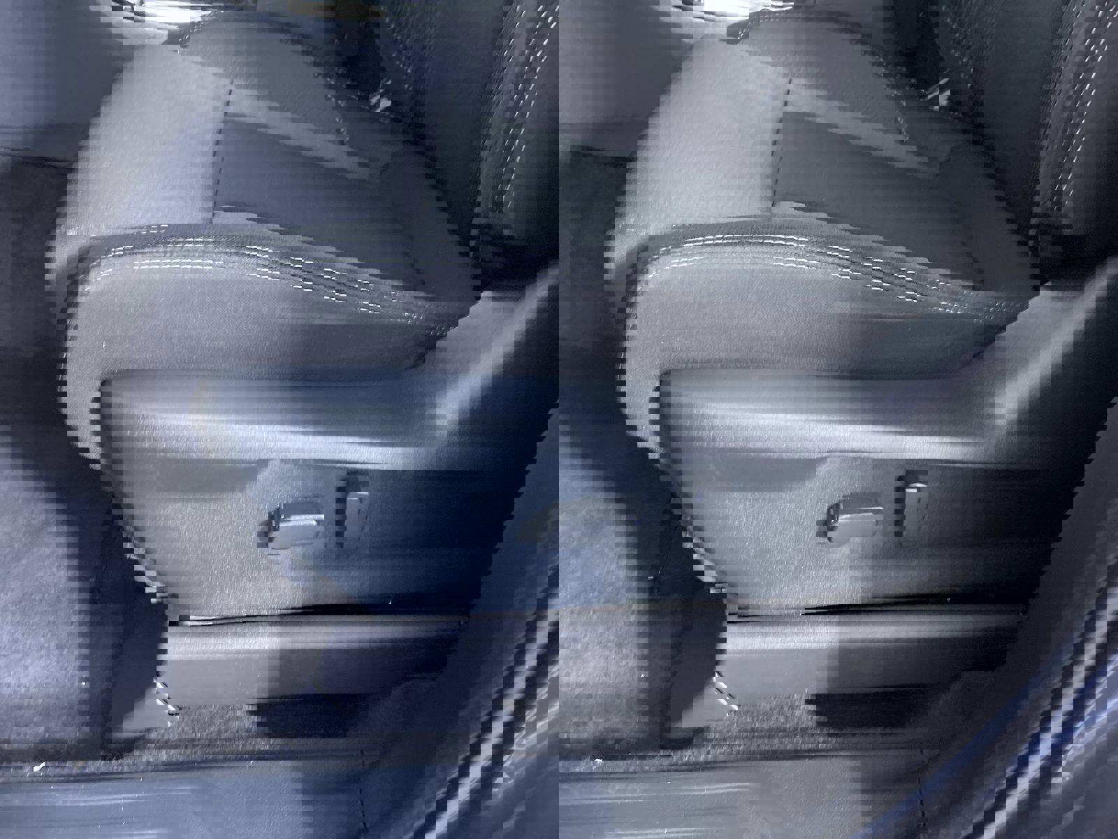 Used 2023 Subaru Ascent Premium w/ Convenience Package image 12