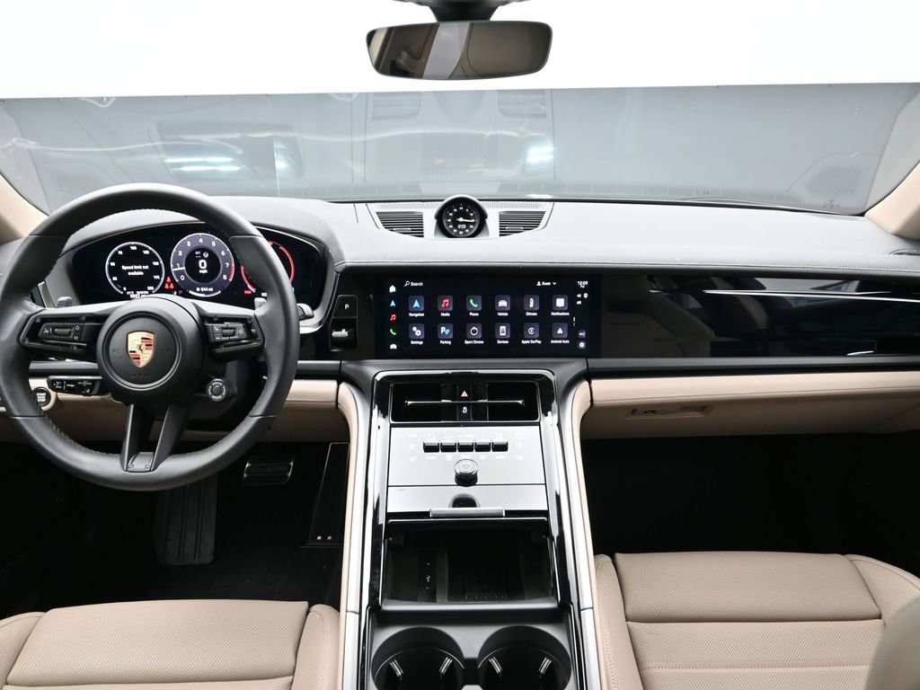 Used 2025 Porsche Panamera RWD image 18