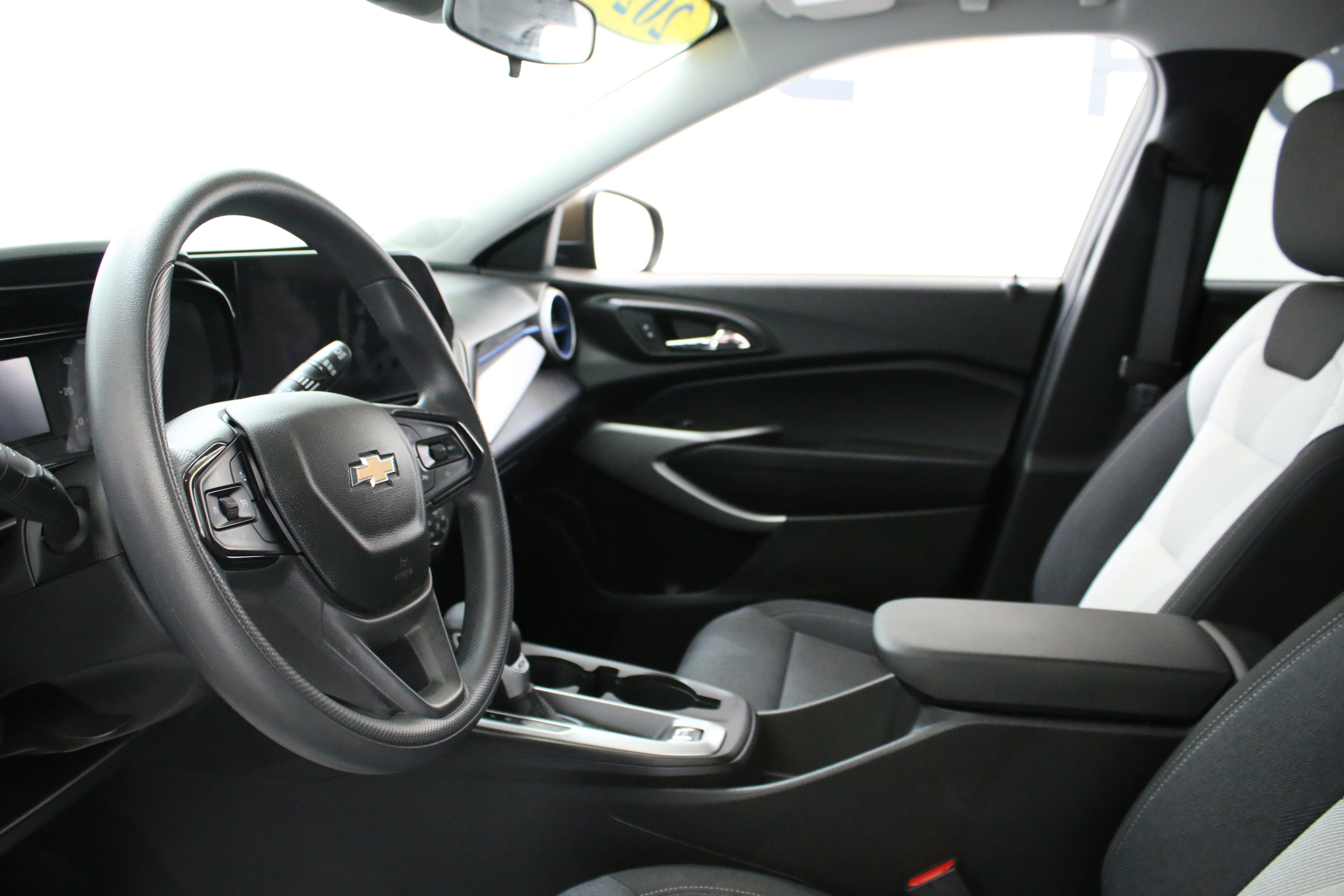 Used 2024 Chevrolet Trax LS w/ LS Convenience Package FWD image 30