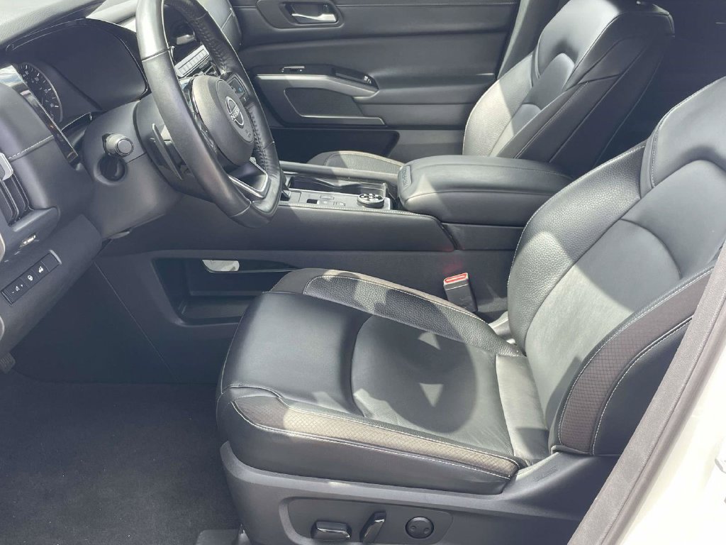 Used 2022 Nissan Pathfinder SL AWD/4WD image 15