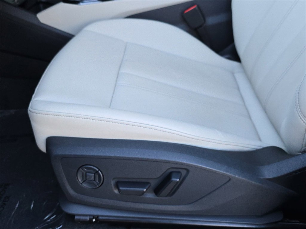 Certified 2025 Audi Q6 e-tron Premium w/ Convenience Package image 17