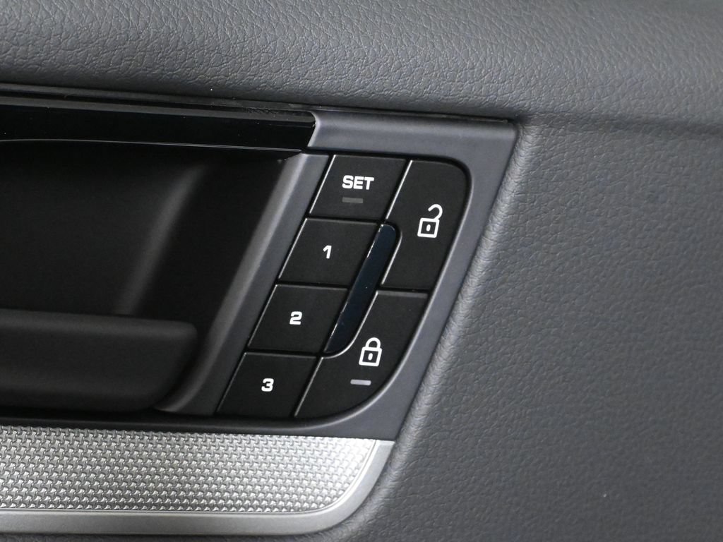 Used 2026 Porsche Cayenne AWD/4WD image 30