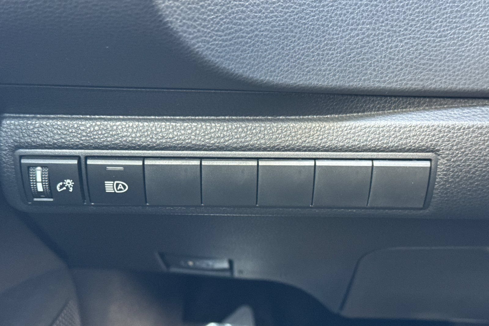 Certified 2025 Toyota Corolla XSE FWD image 33
