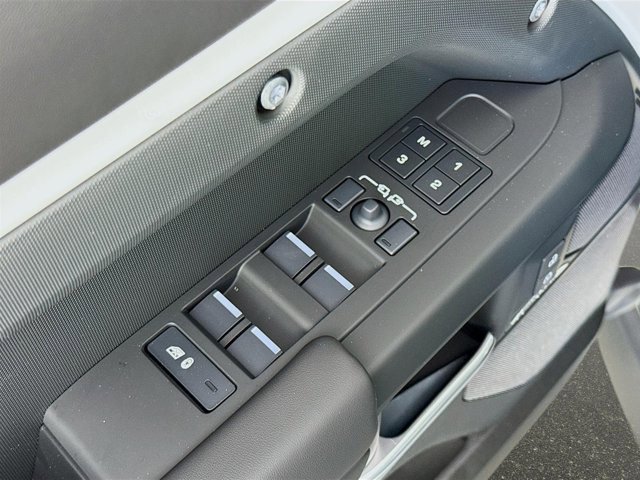 Used 2026 Land Rover Defender 110 X-Dynamic SE image 20