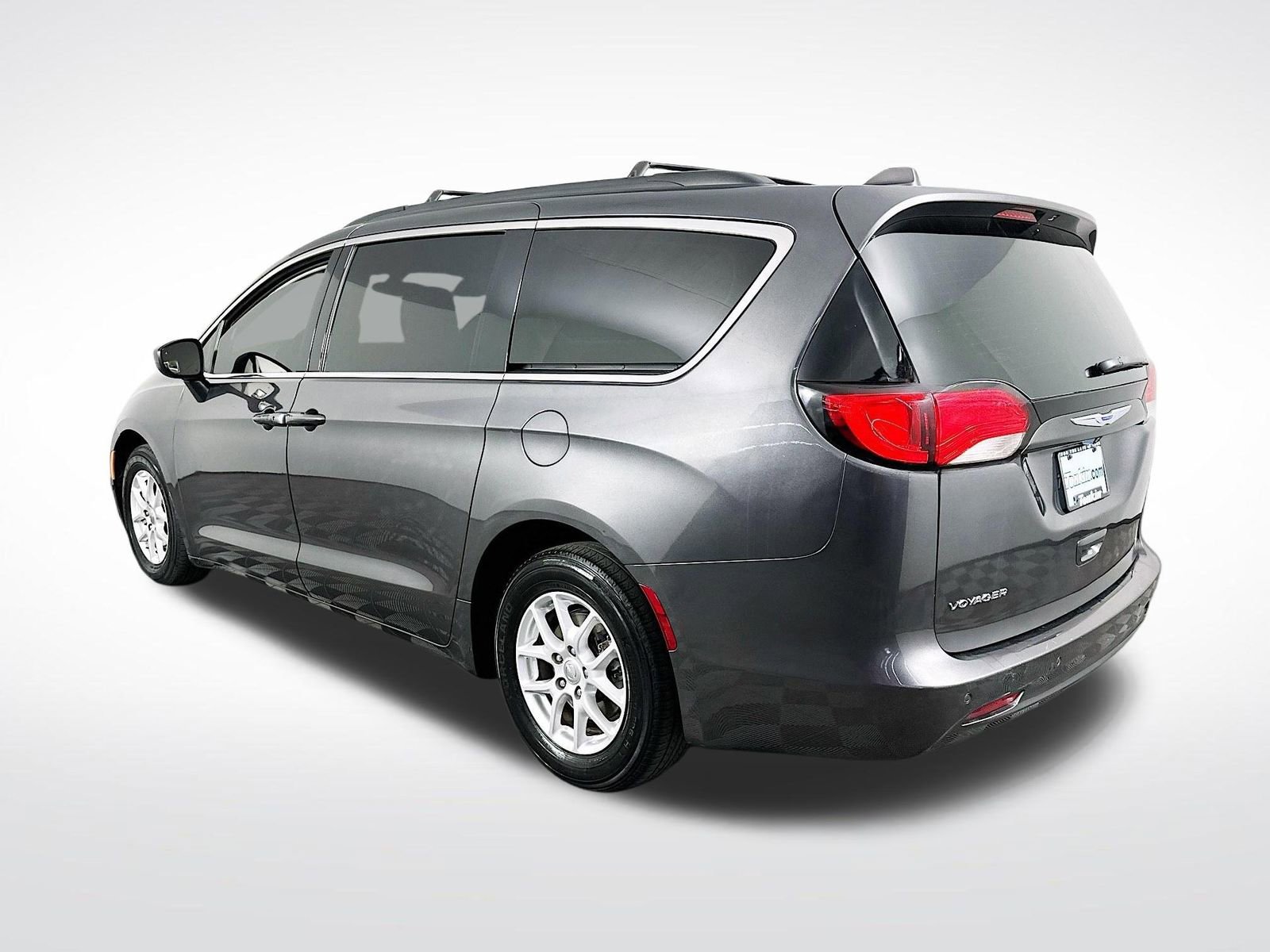 Used 2020 Chrysler Voyager LX image 6