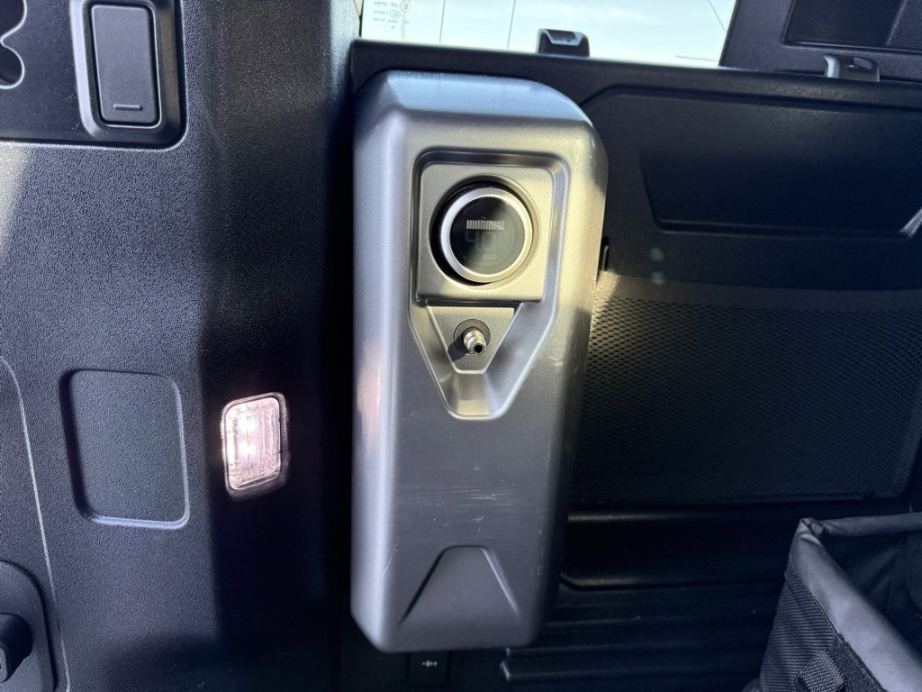 Used 2023 Land Rover Defender 110 X-Dynamic SE image 15