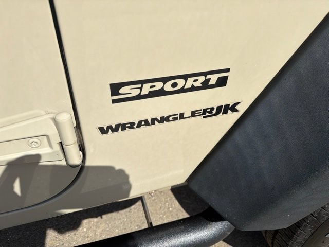 Used 2018 Jeep Wrangler Sport w/ Connectivity Group AWD/4WD image 4