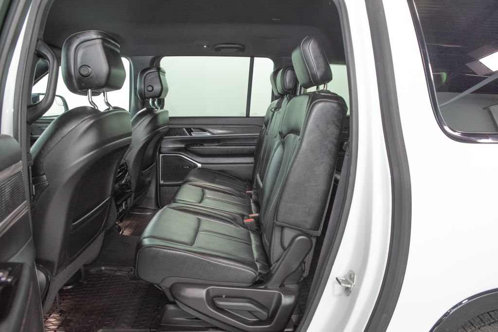 Used 2024 Jeep Wagoneer L Series II w/ Flexible Seating Group RWD image 11