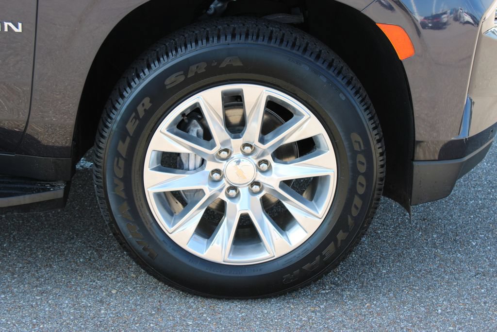 Used 2024 Chevrolet Suburban Premier RWD image 5