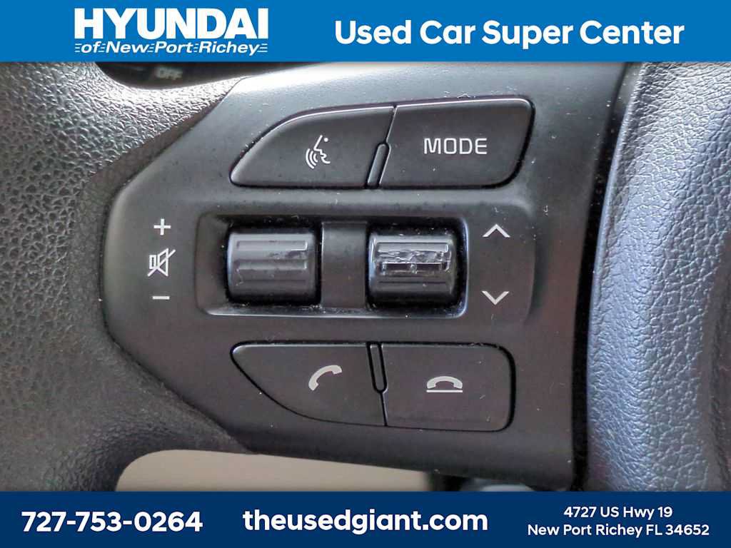 Used 2020 Kia Sedona L FWD image 24